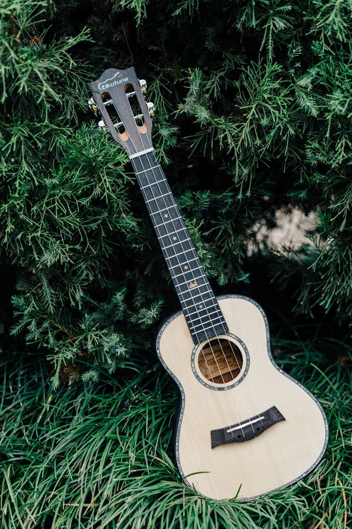 UKE1 Solid Spruce Wood Concert Ukulele