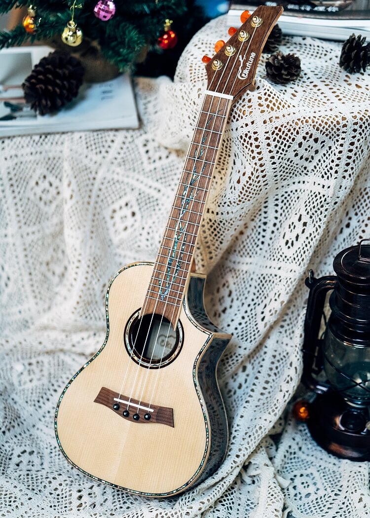 UKR15 Solid Spruce Caidie Wood Cutaway Concert Ukulele