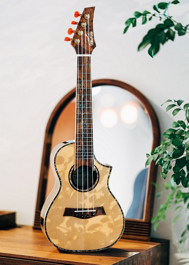 UKR15 Solid Spruce Caidie Wood Cutaway Concert Ukulele